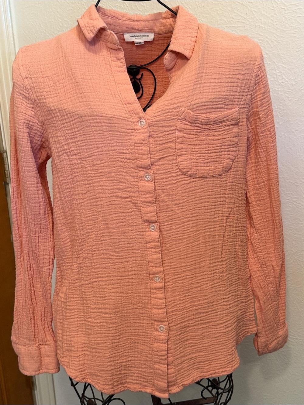 ☀️☀️3 for12$☀️☀️beachlunchlounge Coral Crinkle Button-Down Shirt